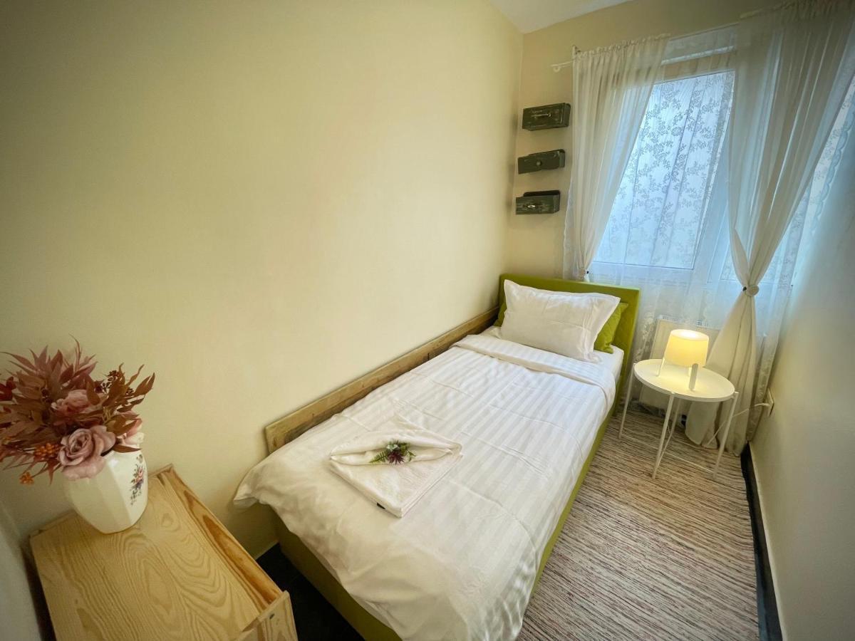 Perfect Place To Stay Self Check In-24H-Netflix-Wifi Resita Exterior foto